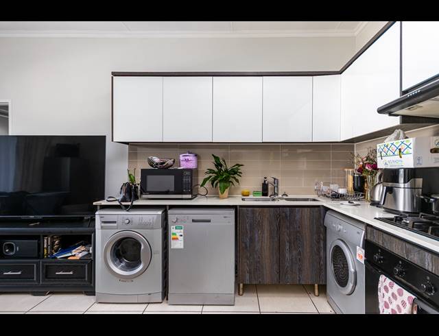 1 BEDROOM APARTMENT FOR SALE IN SANDOWN